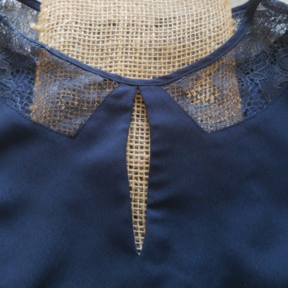 Blouse - Picture 2 of 4